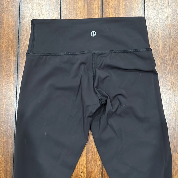 Black Lululemon Wunder Unders - size 2 - Picture 2 of 5